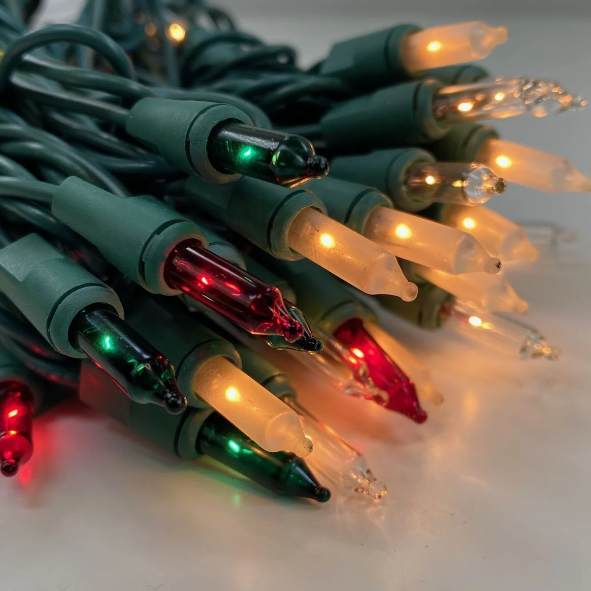 100-bulb Red Green Clear Frost Mini Lights, 6" Spacing, Green Wire 6 100-bulb Red Green Clear Frost Mini Lights, 6" Spacing, Green Wire - Image 4